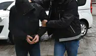 İzmir'de Suç Şebekelerine Yönelik Geniş Kapsamlı Operasyon: 10 Kişi Tutuklandı