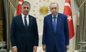 Cemil Tugay AK Parti'ye Katıldı: Rozetini Erdoğan Taktı