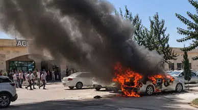 Şanlıurfa'da Hastane Otoparkında Yangın Paniği: Araç Alev Alev Yandı