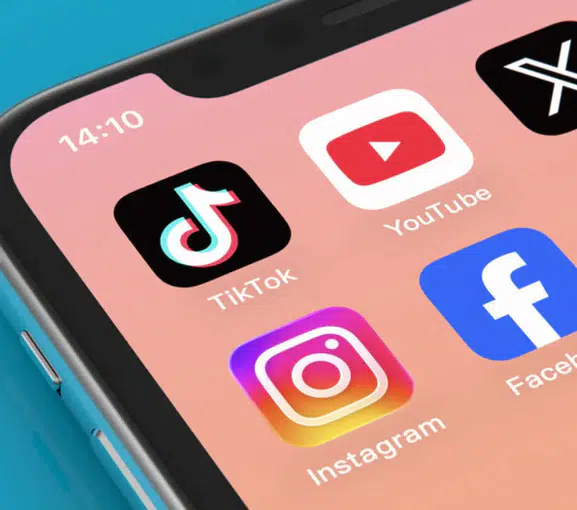 "Sosyal Medya Sarsıldı: Facebook, Instagram ve WhatsApp'a Erişim Problemleri Baş Gösterdi!"