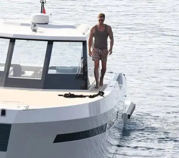 Kıvanç Tatlıtuğ, 80 milyonluk lüks teknesini satışa sundu! Arkasında yatan duygusal nedenler yürekleri burkuyor.