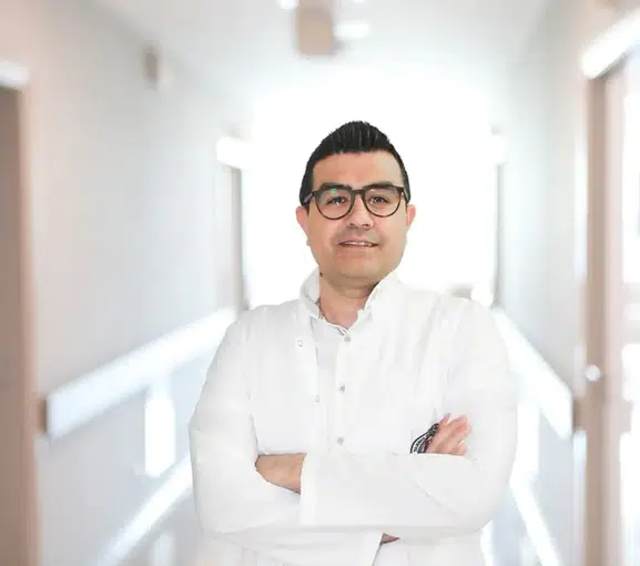 Yaz Aylarında Mide ve Bağırsak Enfeksiyonları Tehdit Ediyor: Uzmanlardan Sıvı Kaybına İlişkin Önemli Uyarılar!