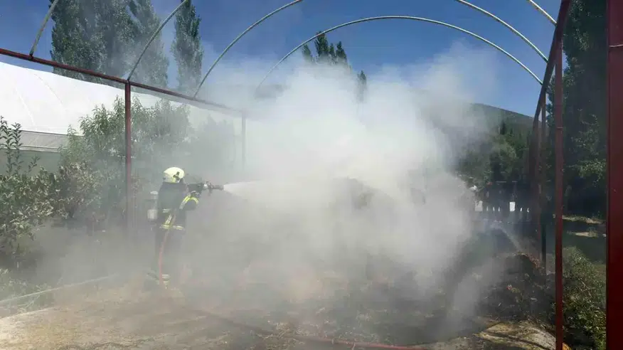 Burdur'daki Bahçe Yangını, 2 Ton Arpayı Kül Haline Getirdi!