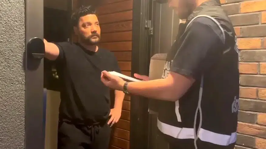 Oğuzhan Uğur'un Gözaltına Alındığı Anlar Kameralara Yansıdı!